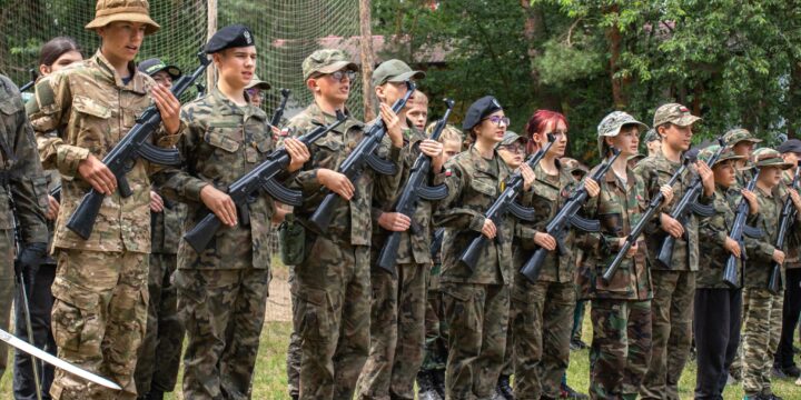 Czy trzeba mieć jakieś doświadczenie wojskowe, aby wziąć udział w obozie?